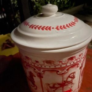 Christmas charm to your kitchen with our exclusive Snowy Lane cookie jar.